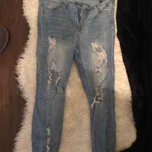 Distressed skinny jeans